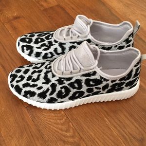 NWOT women’s snow leopard sneakers!